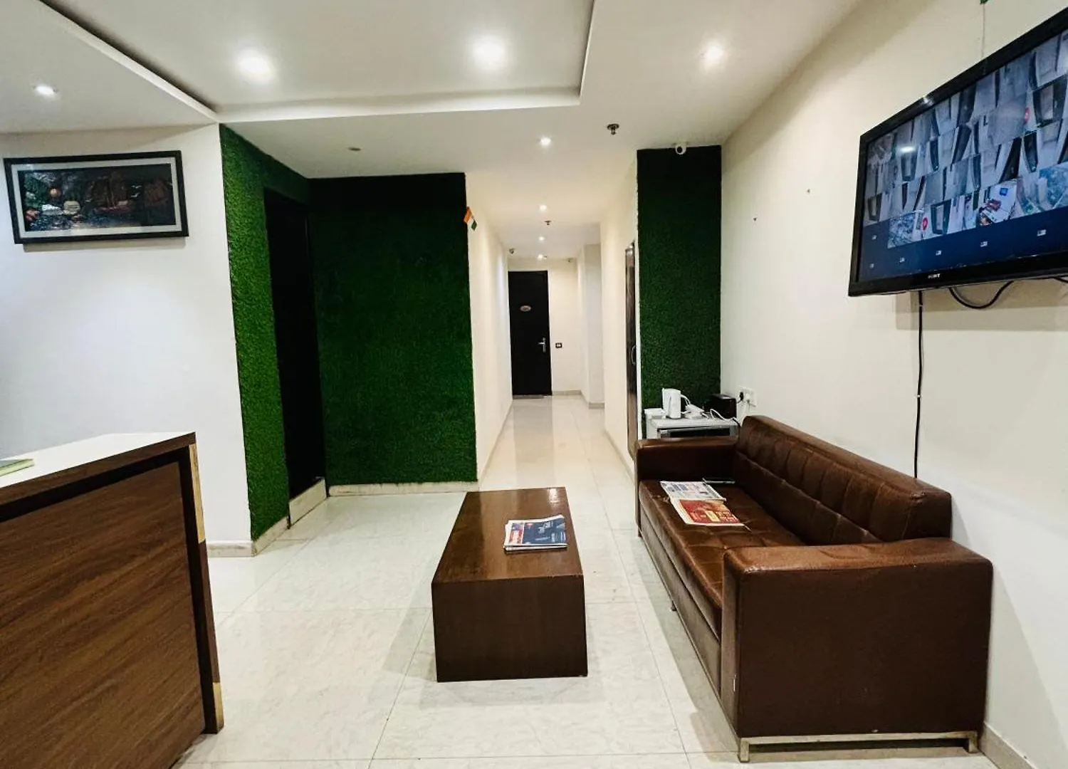 Hotel Lycoris Zirakpur Chandigarh !! Top Rated & Most Awarded Property In Tricity !! Main Highway Hotel