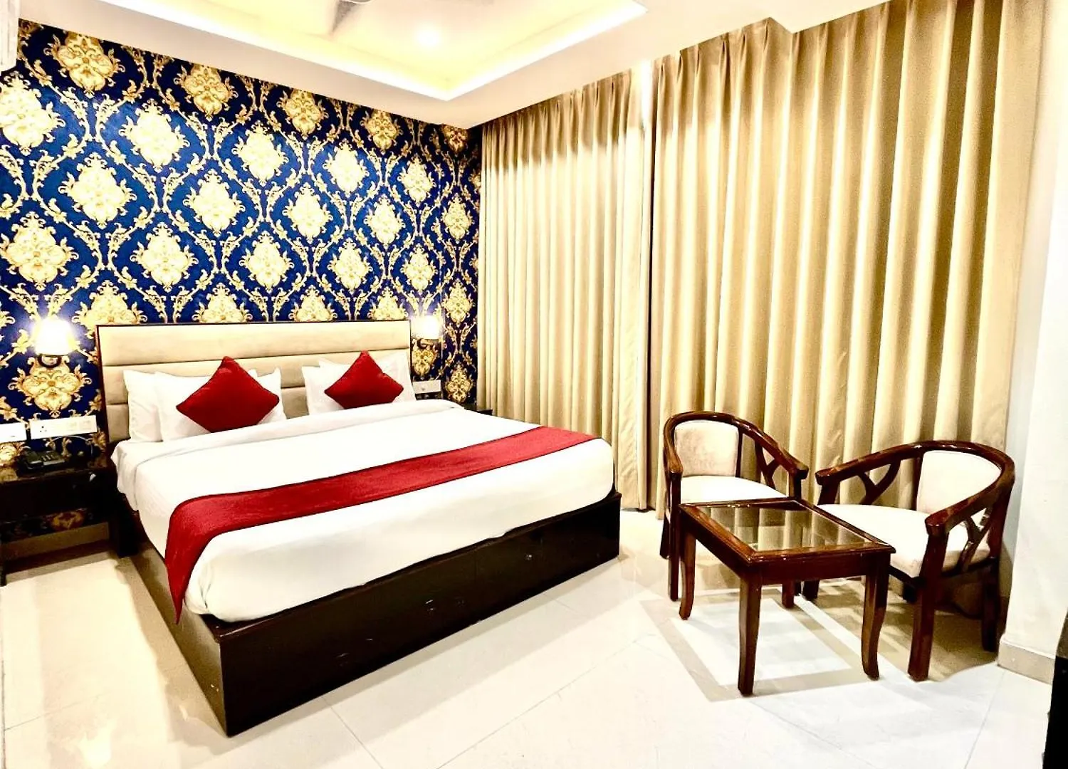 Hotel Lycoris Zirakpur Chandigarh !! Top Rated & Most Awarded Property In Tricity !! Main Highway Hotel India