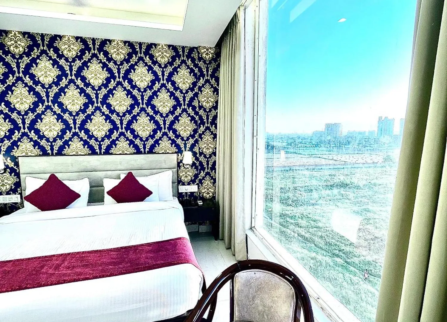 Hotel Lycoris Zirakpur Chandigarh !! Top Rated & Most Awarded Property In Tricity !! Main Highway Hotel