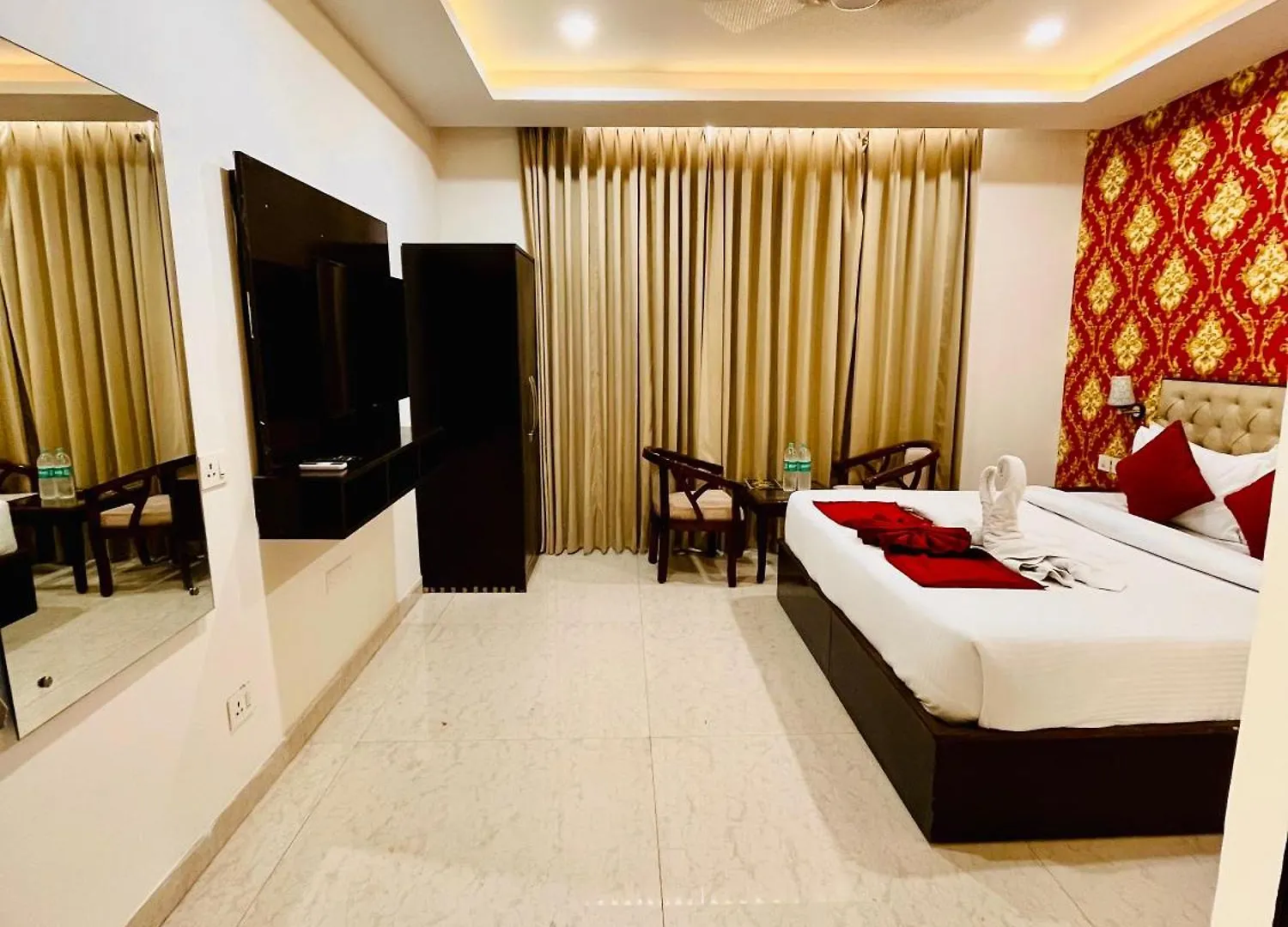 Hotel Lycoris Zirakpur Chandigarh !! Top Rated & Most Awarded Property In Tricity !! Main Highway Hotel