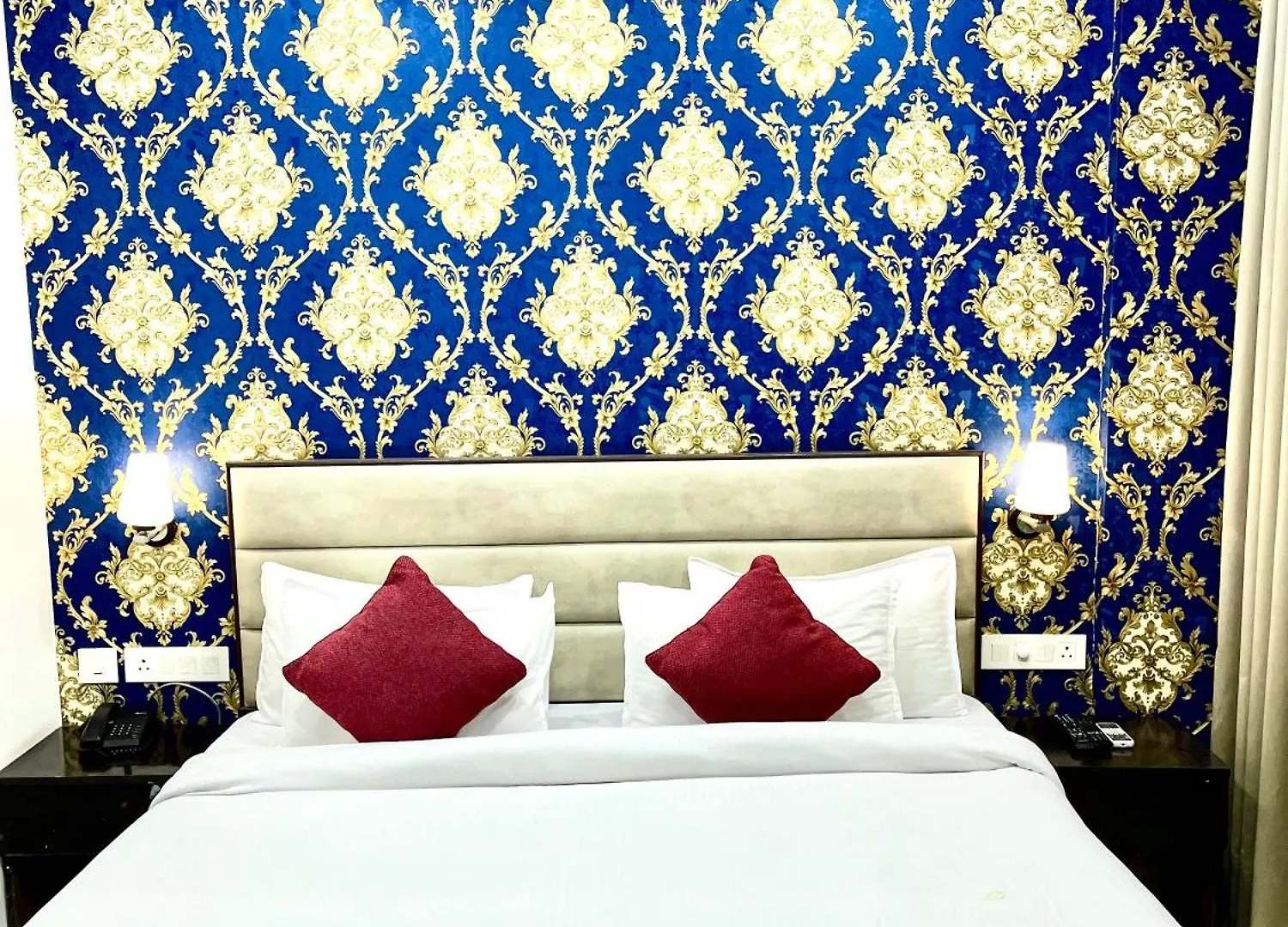 Hotel Lycoris Zirakpur Chandigarh !! Top Rated & Most Awarded Property In Tricity !! Main Highway Hotel