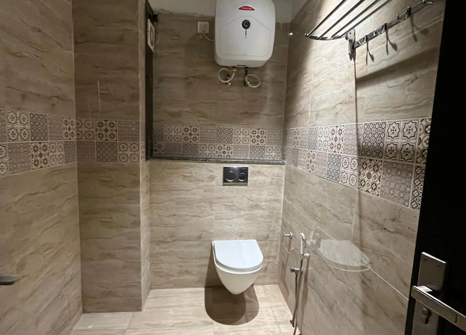 Hotel Lycoris Zirakpur Chandigarh !! Top Rated & Most Awarded Property In Tricity !! Main Highway Hotel